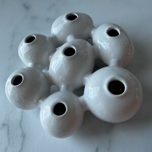 ✨RARE✨ white Dutch connected bud vase in AMAZING condition!